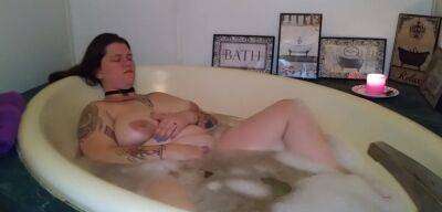 Fetishism BBW Bubble-bath Masturbation on freereelz.com