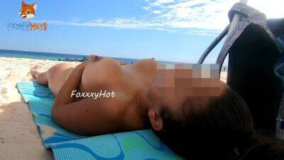 Flashing a little on the beach, showing my ass in a thong and my tits in the air on freereelz.com