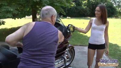 Insatiable granddad is penetrating a new teenage mega-slut in the middle of the day, in the street on freereelz.com