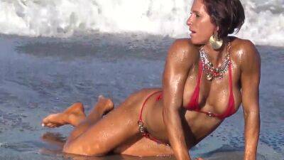 Tanned And Sultry Fitness Mom Toni Andra 4 - Usa on freereelz.com