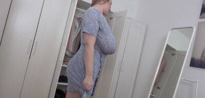 BBW blonde reveals her giant jugs while undressing on freereelz.com