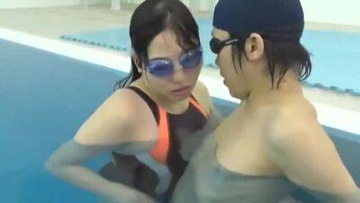 Sex in the pool - Japan on freereelz.com