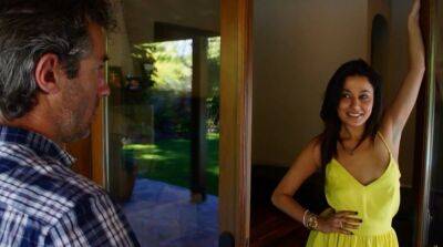 Bored housewife Gigi Larios just waited for a man at her door - Usa on freereelz.com