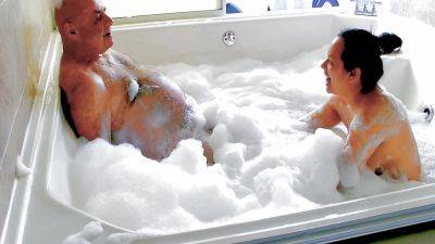 Hot Foamy Jacuzzi Sex With Garabas And Olpr on freereelz.com