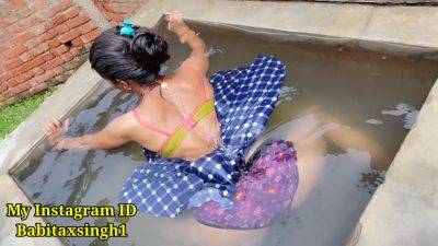 Desi Indian Outdoor Village Opne Water Tenk Bathing Desi Girl Hindi Audio - India on freereelz.com