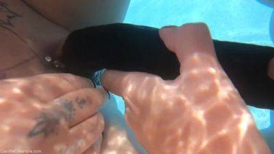 Trying Out A Double Ended Dildo Underwater With Cheyenne - Camillacreampie - Britain on freereelz.com