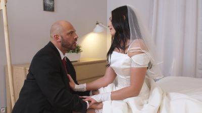 Brunette bride gets intimate with the father-in-law right on her wedding day on freereelz.com