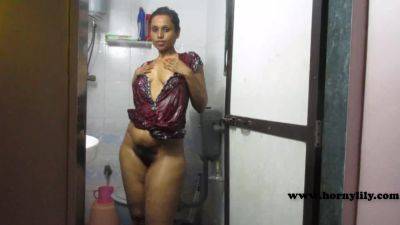 Indian College 18 Year Old Big Ass Babe In Bathroom Taking Shower - India on freereelz.com