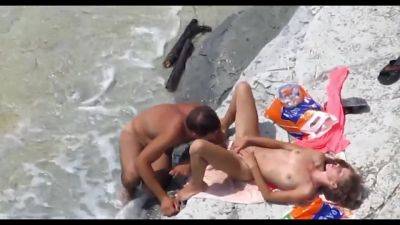 Voyeur On Public Beach Coitus - Hot Cunnilingus on freereelz.com