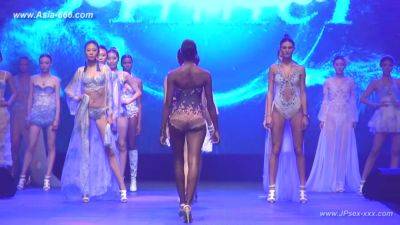 Chinese model in sexy lingerie show.20 - China on freereelz.com