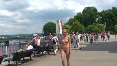 Slutty Blonde Linda Amateur Public on freereelz.com