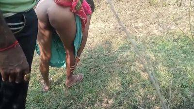 Deshi Village Bhabhi Outdoor Sex Video on freereelz.com