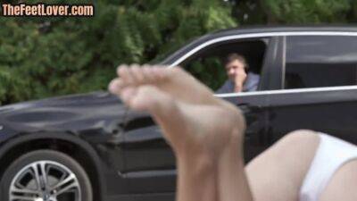 Feet 19yo chick pussyfucked outdoor by erotic partner on freereelz.com