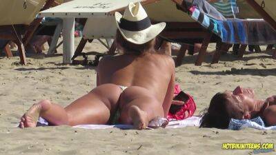 Amazing Ass Sexy Bikini Hot milf Backview at the beach on freereelz.com