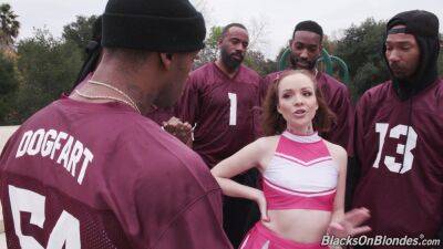 Cheerleader gets sprayed on face by multiple dicks after trying gangbang perversions on freereelz.com