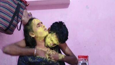 Holi Special Bhabhi Ko Rang Laga Ke Dever Ne Khub Choda - India on freereelz.com