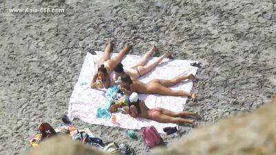 Peeping Naturist Beach.40 - Russia on freereelz.com