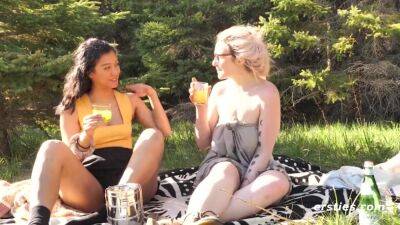 Sexy Lesbian Babes Have Sex Outdoors - Big tits brunette and blonde on freereelz.com