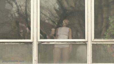 Jeny Smith teasing the strangers thru the window - Russia on freereelz.com