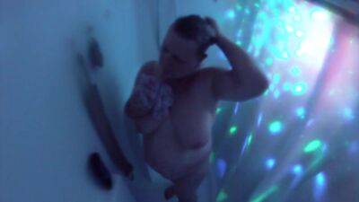 Me In The Shower With Disco Lights - Usa on freereelz.com