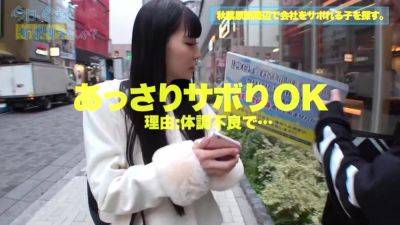 0000345_貧乳のスレンダー日本人女性がグラインド騎乗位する素人ナンパセックス - Japan on freereelz.com