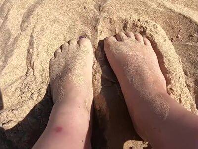 Provocative Feet Play In The Sand In Public - Britain on freereelz.com