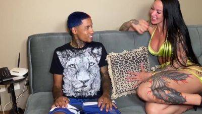 Inked Elisa Sanches gets the attention of a black fan - India on freereelz.com