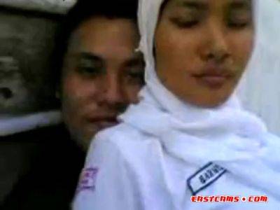 Indonesia - Jilbab Hijab Ngentot Belakang Bangunan - Indonesia on freereelz.com