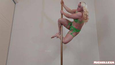 Hot Blonde Amazing Pole Dance - Britain on freereelz.com