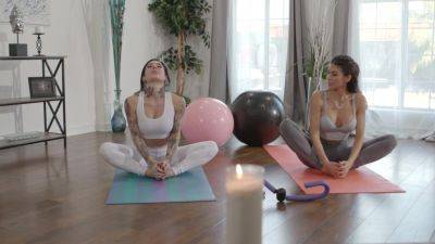 Sporty chicks turn their morning yoga practice in seductive cunnilingus oral on freereelz.com