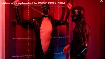 Slave Girl In Latex Catsuit In Electro-shock-heels - Germany on freereelz.com