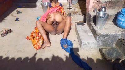 Deshi Village Bhabhi Outdoor Hindi Sex - India on freereelz.com