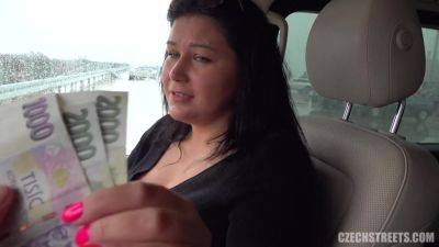 Married slut gives her holes to a stranger right in his car! Public Anal on freereelz.com