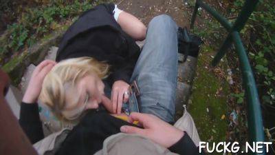 Amateur Teen Sucks A Dick With Spy Camera on freereelz.com