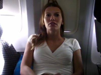 Girl Is Fingering While Flying on freereelz.com