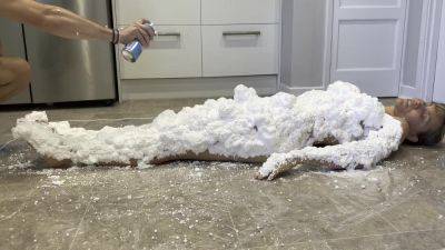 Foam Scraping Wam (wet And Messy) - Britain on freereelz.com