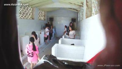 Chinese girls go to toilet.306 - China on freereelz.com