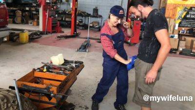 Mature mechanic lady prefers hot anal sex instead of paying for work. on freereelz.com