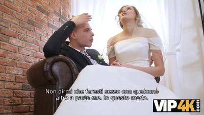 La coppia sposata decide di vendere la figa della sposa a buon prezzo - VIP4K reality porn - Czech Republic on freereelz.com