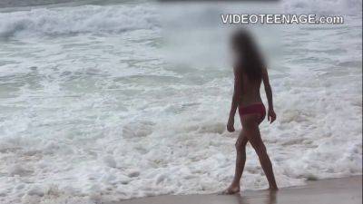 Lovely girl nude at beach - France on freereelz.com