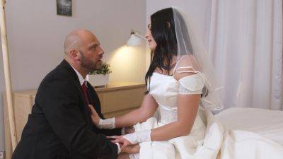 Brunette bride gets laid with her father-in-law right on the wedding day on freereelz.com