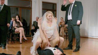 Bride tries heavy duty dick right on her wedding day on freereelz.com