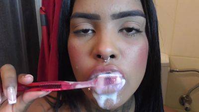 Black Girl Teeth Brushing Fetish - SoloAustria on freereelz.com