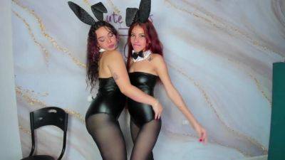 Lesbian bunnies french kiss - France on freereelz.com