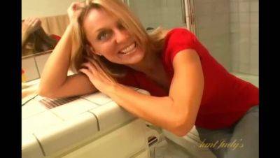 Brenda's Bathroom Masturbation Shower on freereelz.com