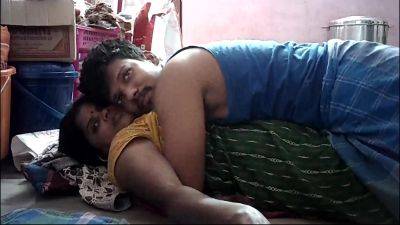 Indian House Wife Hot Kissing In Husband - India on freereelz.com