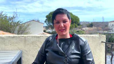 Nina, 35, business manager in Aix-en-Provence (13)! on freereelz.com