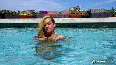 Big Tits, A Bikini And A Pool on freereelz.com