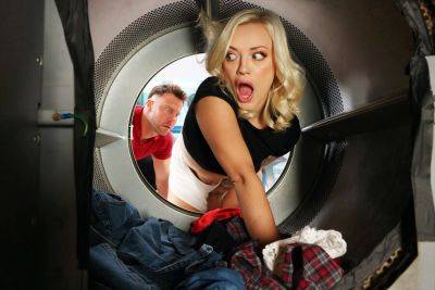 Blonde stuck in laundrymachine and will do anything for help on freereelz.com