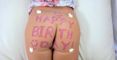 Sensual beauty creamed well after enjoying her birthday present on freereelz.com